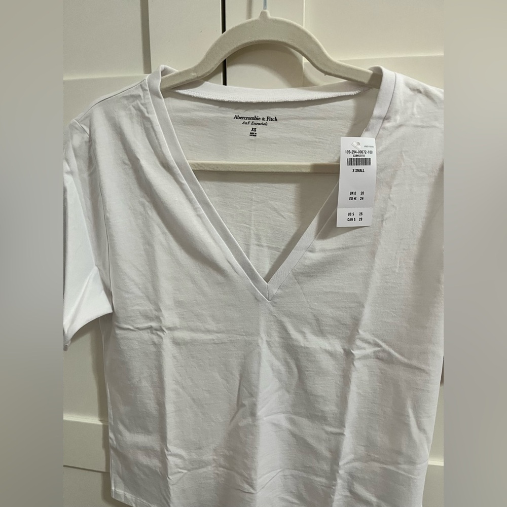 Abercrombie premium polished white tee. New with tags. Size xs.